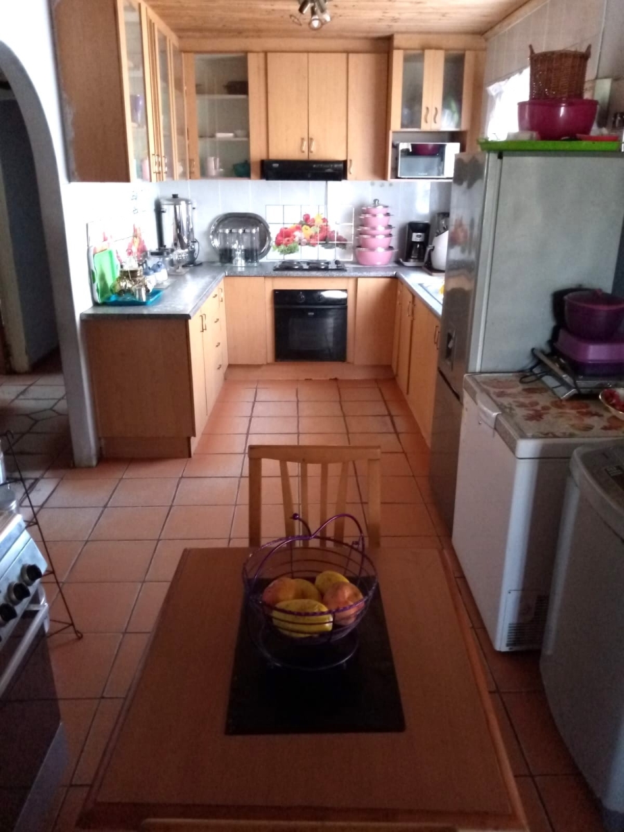 4 Bedroom Property for Sale in Louwville Western Cape